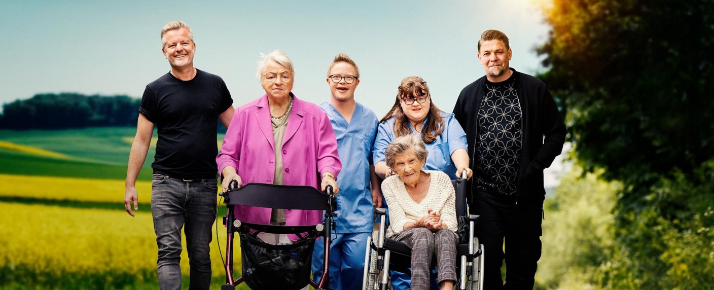 Quoten: „Herbstresidenz“ startet gut, Raab und „Topmodels“ hinter „Aktenzeichen XY“ – Kader Loth bringt RTL Zwei in Not, „Großstadtrevier“-Film schlägt sich gut – Bild: RTL/​Guido Engels