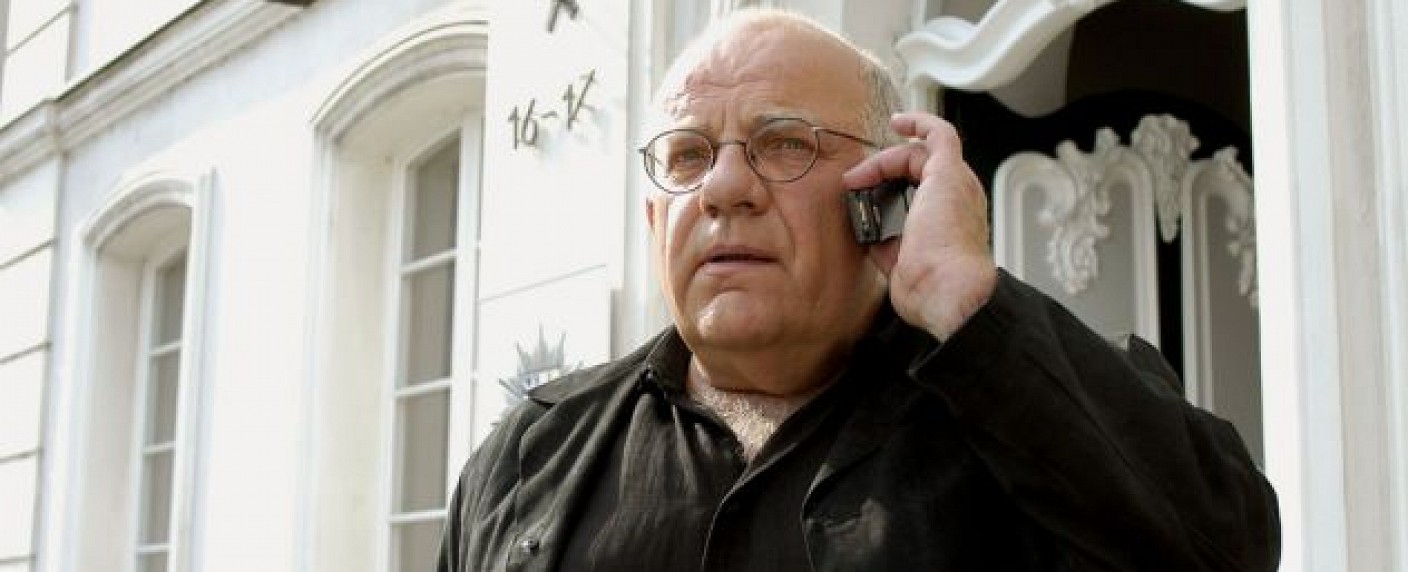 „Tatort“: Jochen Senf im Alter von 76 Jahren gestorben – Das Erste zeigt Palu-Folge heute Abend um 21:45 Uhr – Bild: SR/​Manuela Meyer