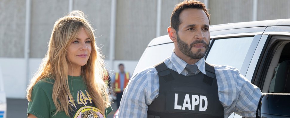 „High Potential“ mit Kaitlin Olson (Morgan, l.) und Daniel Sunjata (Detective Karadec, r.) – Bild: ABC/Hulu/Disney+