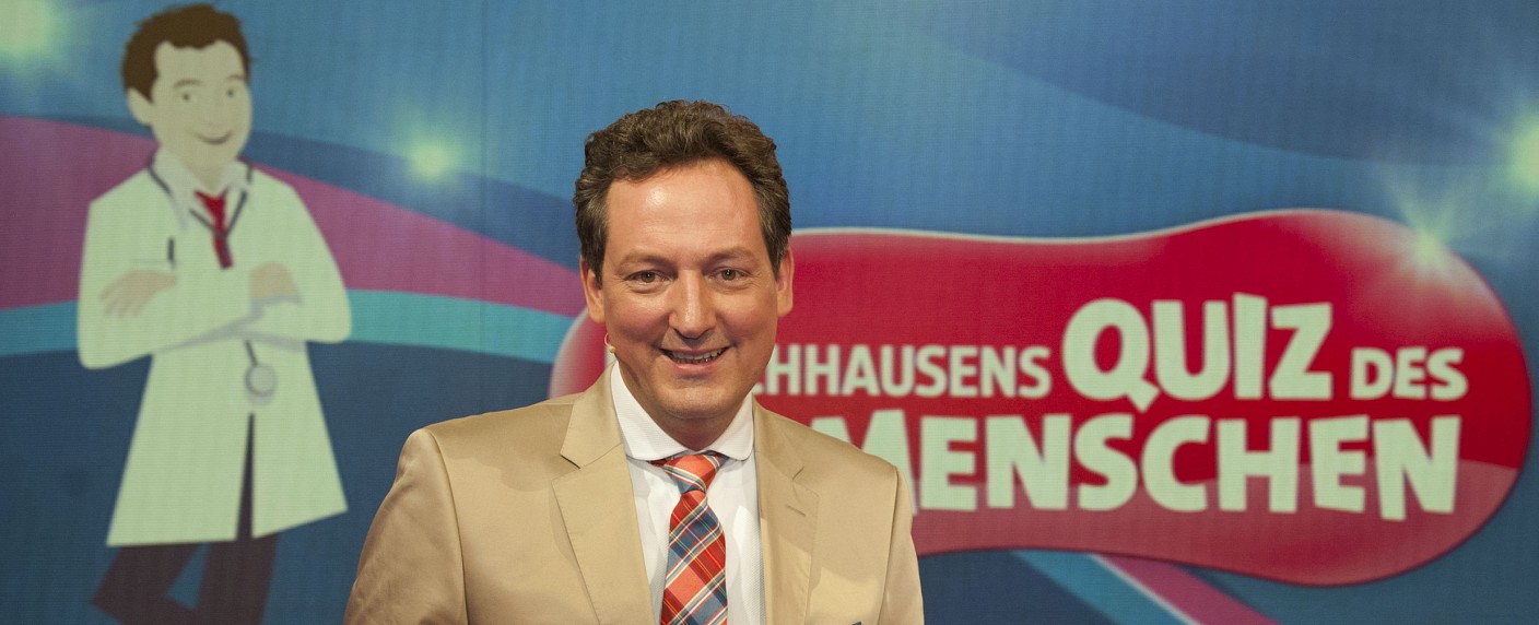 „Hirschhausens Quiz des Menschen“: Zwei neue Ausgaben der ARD-Show – Selbstversuch: Moderator verbrachte einen Tag ohne Augenlicht – Bild: SWR/​WDR/​Max Kohr