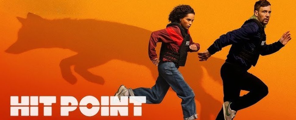 Bella (Saffron Hocking) und Kollege Leo (Nick Blood) müssen sich sputen. – Bild: U&Drama