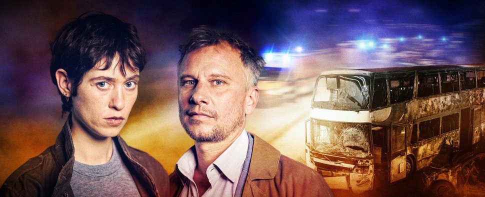„Hundertdreizehn“: Die Serie mit Lia von Blarer (l.) und Robert Stadlober (r.) startet im Herbst – Bild: WDR/Windlight Pictures/Frank Dicks