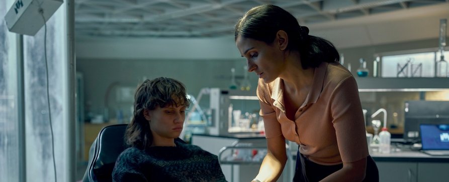 „Husk“: Neue ZDFneo-Dramaserie über ungewöhnliches Thema in Arbeit – Mit Luna Jordan, Carlo Ljubek und Désirée Nosbusch in den Hauptrollen – Bild: ZDF/Frank Dicks „Husk“: Neue ZDFneo-Dramaserie über ungewöhnliches Thema in Arbeit – Mit Luna Jordan, Carlo Ljubek und Désirée Nosbusch in den Hauptrollen – Bild: ZDF/Frank Dicks