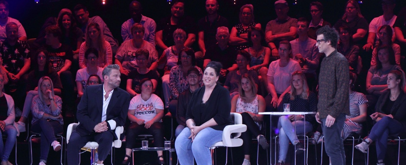 Publikum ohne Abstand bei „I Can See Your Voice“: Produktionsfirma bezieht Stellung – Man habe sich „penibel an die Corona-Vorgaben“ gehalten – Bild: TVNOW /​ Frank W. Hempel
