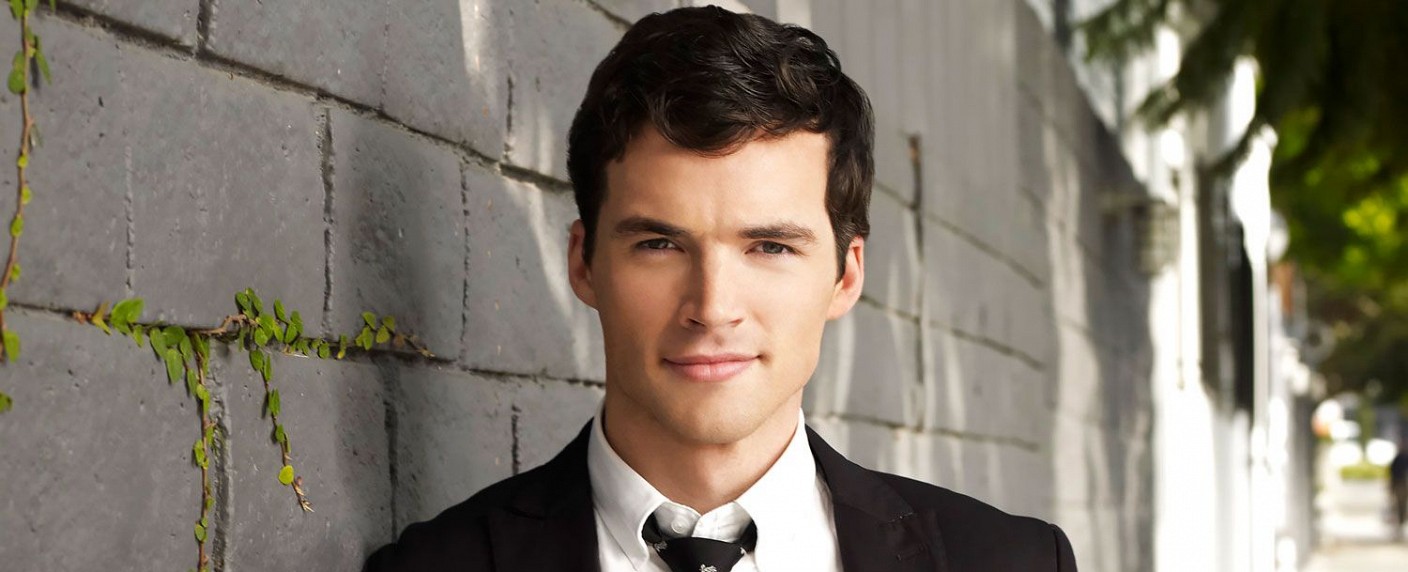 Ian Harding („Pretty Little Liars“) neben Katie Holmes in FOX-Drama – Schauspieler porträtiert arroganten FBI-Agenten – Bild: Freeform