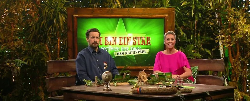 Jan Köppen und Sonja Zietlow moderierten „Das Nachspiel“ von „Ich bin ein Star – Holt mich hier raus!“ – Bild: RTL
