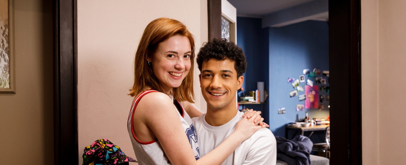 „Ich dich auch!“: ZDFneo dreht neue Sitcom – Comedy mit Meriel Hinsching und Rojan Juan Barani – Bild: ZDF/​Florian Trettenbach