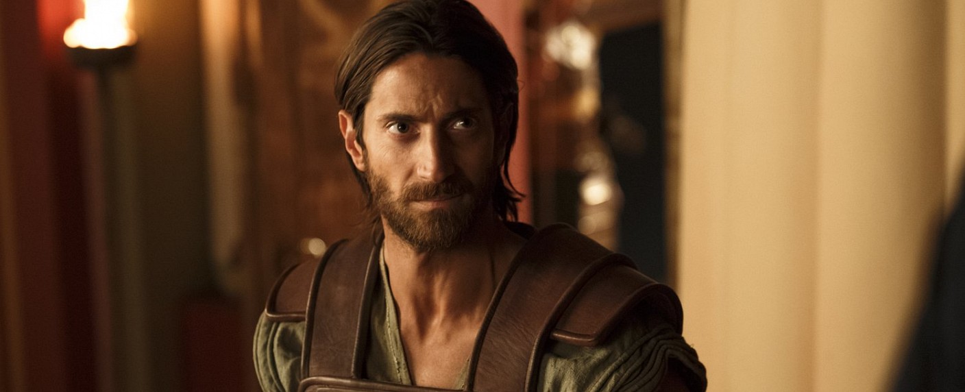 Iddo Goldberg sorgt bei „Supergirl“ als Red Tornado für Wirbel – Britischer Darsteller porträtiert Android sowie dessen Schöpfer – Bild: Spike