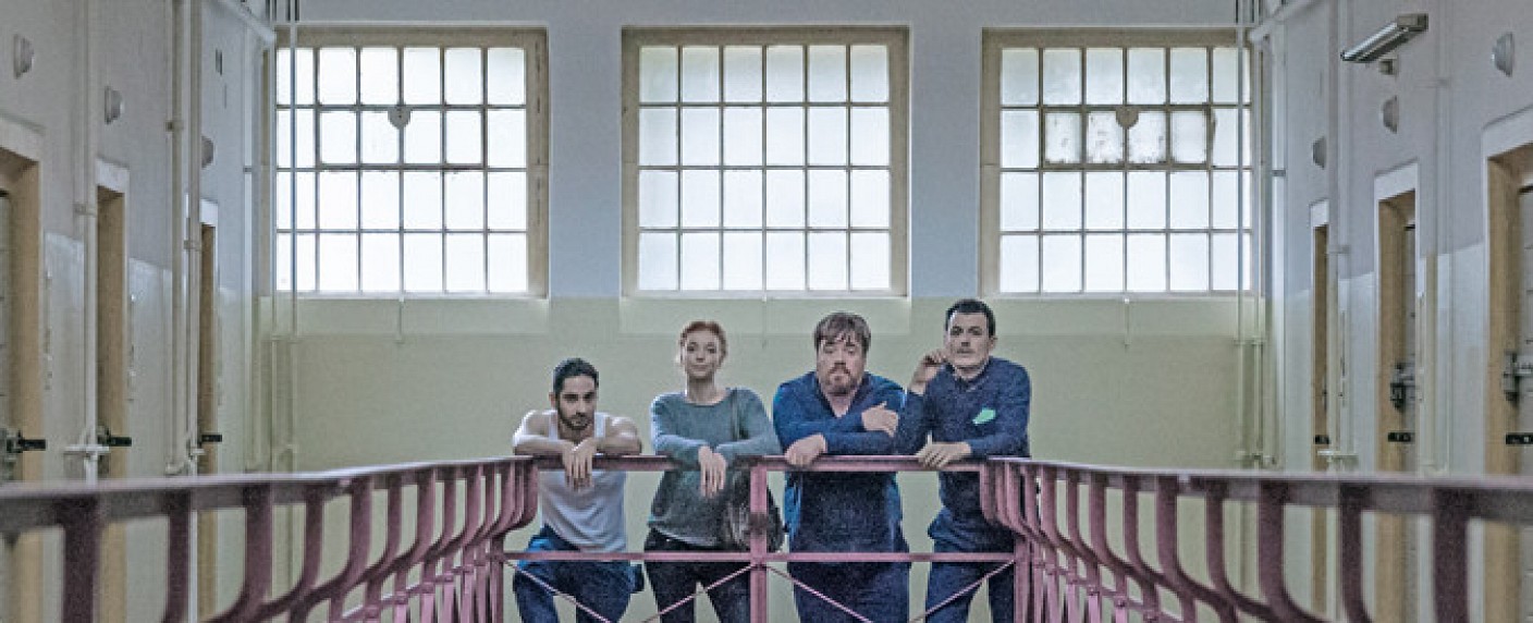 „Im Knast“: Gefängniscomedy startet im Mai bei ZDFneo – Denis Moschitto und Manuel Rubey als Insassen – Bild: ZDF /​ Daniel Rakete