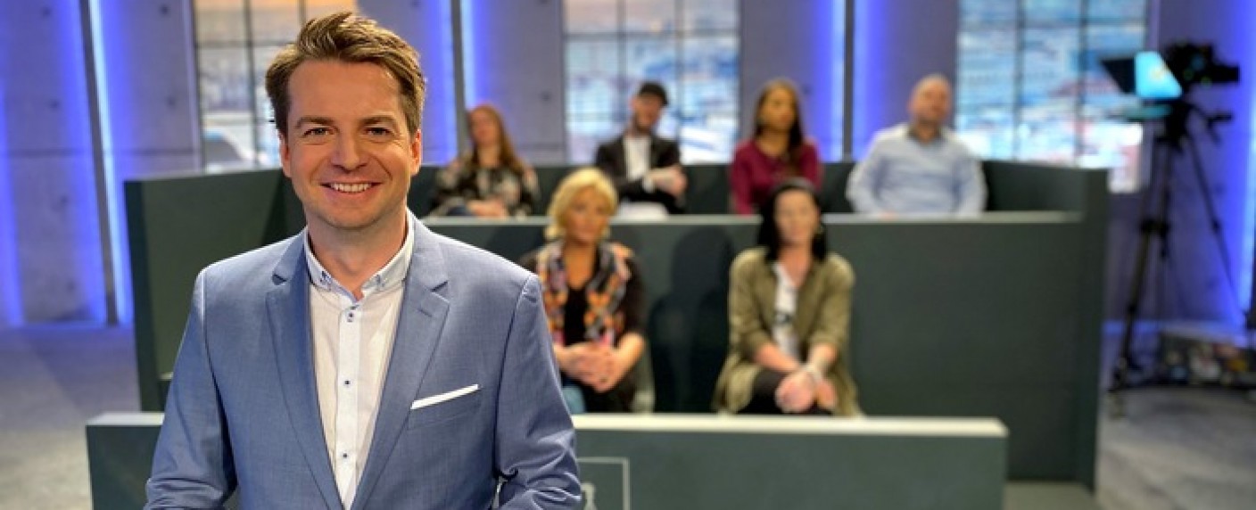 „Im Namen des Volkes – So urteilt Deutschland“: Neues True-Crime-Format bei RTL Zwei – Jury berät über das Urteil zu realen Kriminalfällen – Bild: obs/​RTLZWEI