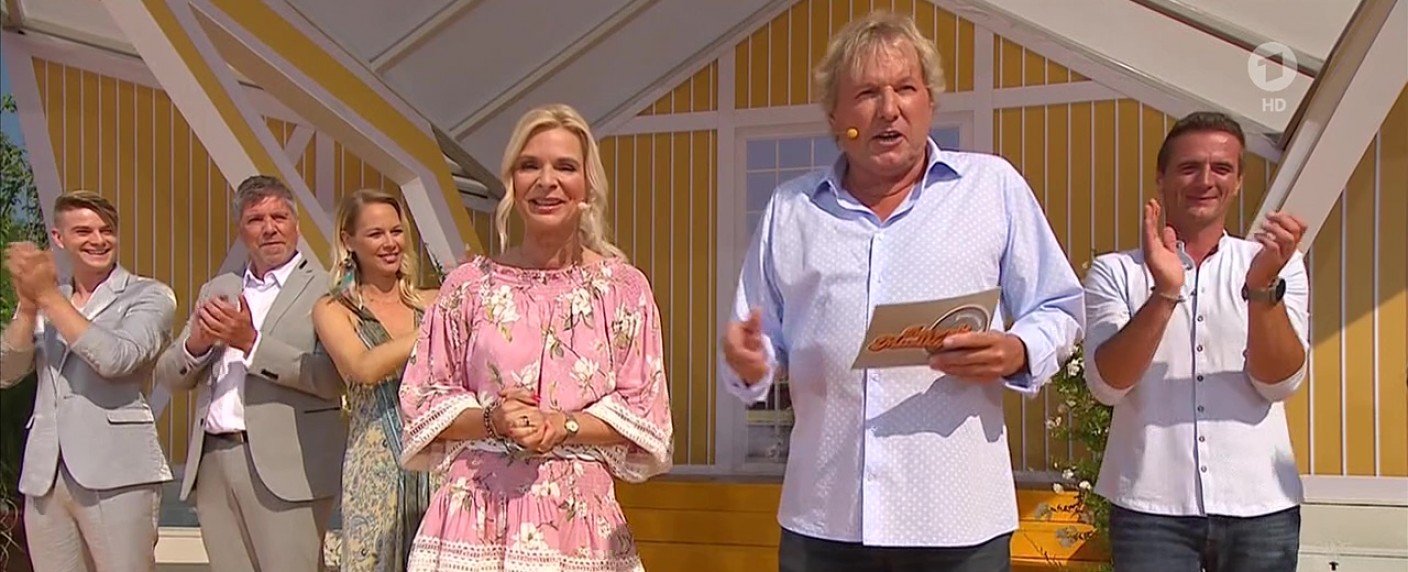 „Immer wieder sonntags“: Stefan Mross erkrankt, Duo sprang kurzfristig als Ersatz ein – Brink und Bresan retteten Live-Show am Sonntagvormittag – Bild: ARD/​Screenshot