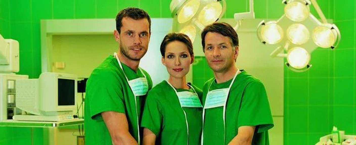 „In aller Freundschaft“: MDR wiederholt Krankenhausserie von Anfang an – Erste Folgen des Dauerbrenners schon ab Montag im Programm – Bild: MDR