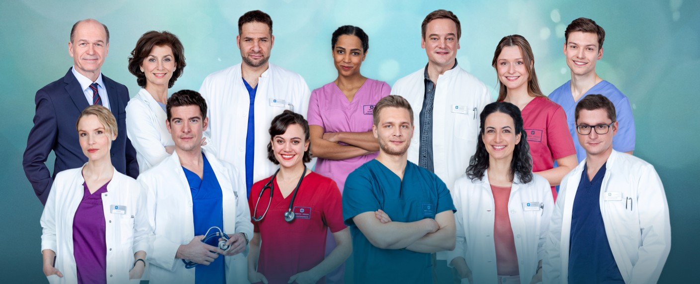 „In aller Freundschaft – Die jungen Ärzte“ für Staffel 10 verlängert – Das Johannes-Thal-Klinikum bleibt auch 2024 geöffnet – Bild: ARD/​Tom Schulze
