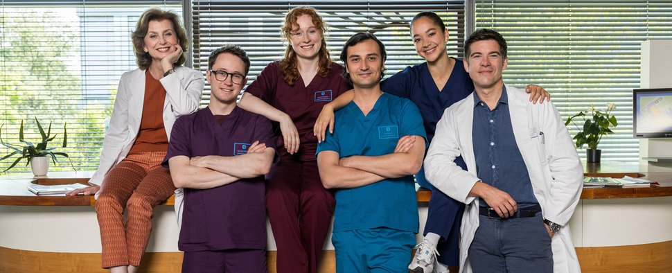 „In aller Freundschaft – Die jungen Ärzte“: Die Dreharbeiten zu Staffel 13 haben begonnen. – Bild: ARD/Saxonia Media/Michael Kremer