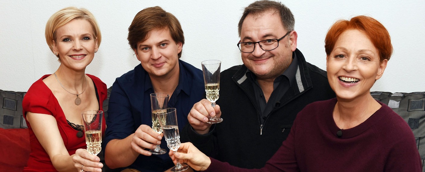 „Perfektes Promi Dinner“ mit „In aller Freundschaft“-Special – „Höhle der Löwen“-Rückblick an Neujahr bei VOX – Bild: VOX/​Stefanie Schuhmacher