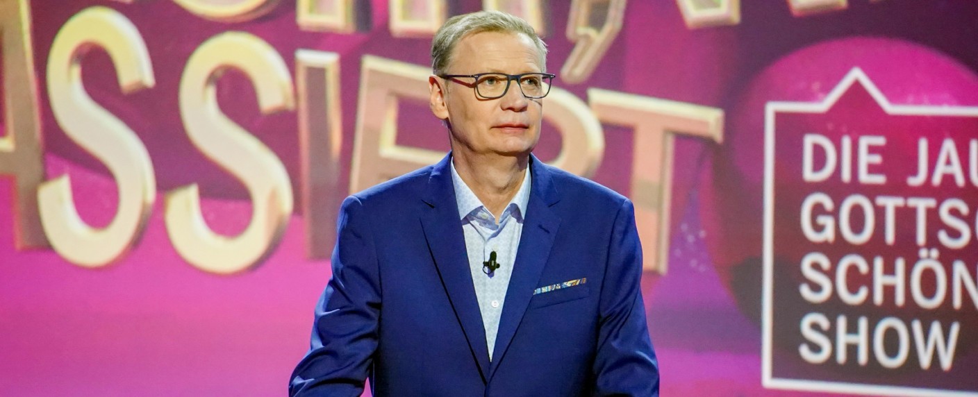 [UPDATE] Günther Jauch fällt erneut bei „Denn sie wissen nicht, was passiert“ aus – Corona-Erkrankung des Moderators noch nicht ausgestanden – Bild: TVNOW /​ Stefan Gregorowius