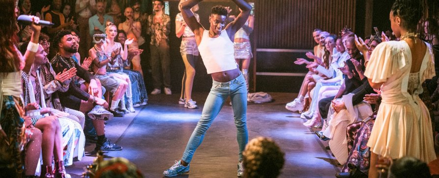 „House of Bellevue“ fasziniert mit Ballroom Culture trotz Schwächen – Review – ZDFneo bietet Drag, Fashion, Performance und Tanz in deutscher Miniserie – Bild: Daniel Lwowski / ZDF „House of Bellevue“ fasziniert mit Ballroom Culture trotz Schwächen – Review – ZDFneo bietet Drag, Fashion, Performance und Tanz in deutscher Miniserie – Bild: Daniel Lwowski / ZDF