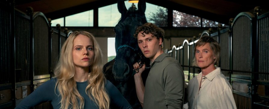 „Hohenfelden“: Neue ZDF-Serie nach Drehbüchern von Bestsellerautorin Juli Zeh – Drama entführt in die Welt des Reitsports – Bild: ZDF/​Krzysztof Wiktor