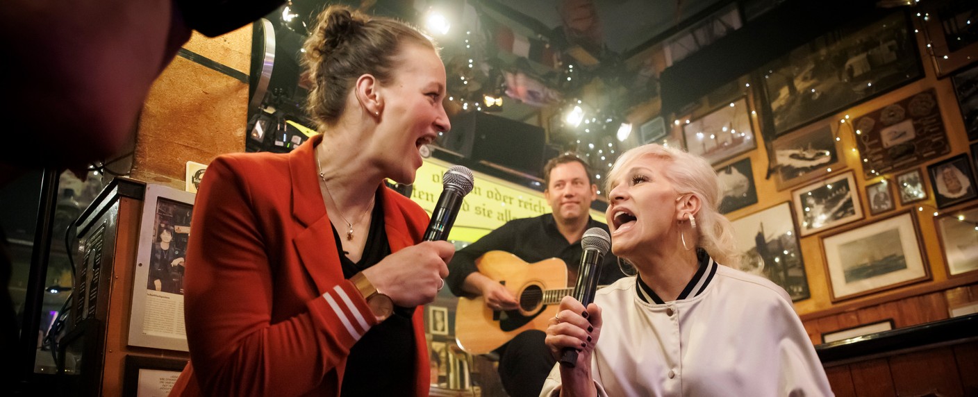 „Inas Nacht“: Diese Gäste sind in der neuen Staffel dabei – Neue Folgen der Kneipenshow mit Ina Müller im Ersten – Bild: NDR/​Morris Mac Matzen/​mmacm.com