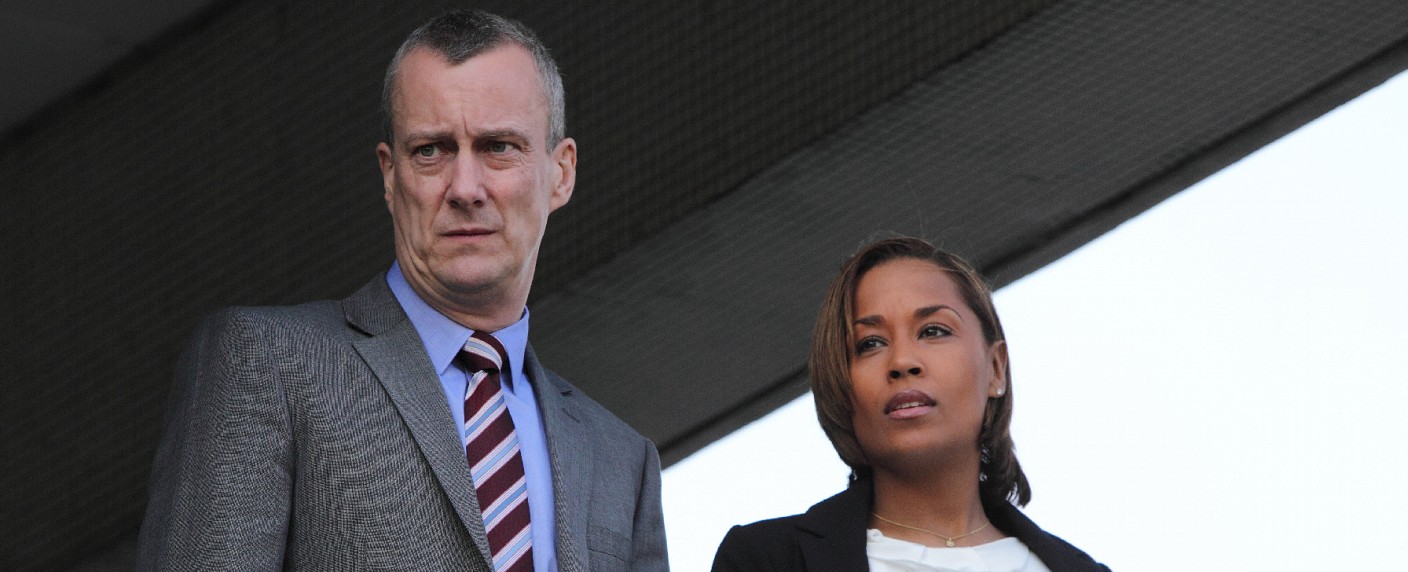 BBC bestellt Standesbeamten-Drama, ITV mit Startdatum für „Inspector Banks“ – „Grantchester“ erhält Weihnachtsspecial in Spielfilmlänge – Bild: ZDF, Left Bank Pictures, Ltd/​ITV Network Limited, Matt Squire