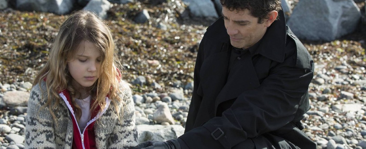 In „Stranger Things“ für Netflix treffen Jungdarsteller auf Winona Ryder und David Harbour – Großes Casting lockt Talente für übernatürliche Dramaserie – Bild: Cate Cameron /​ BBC America