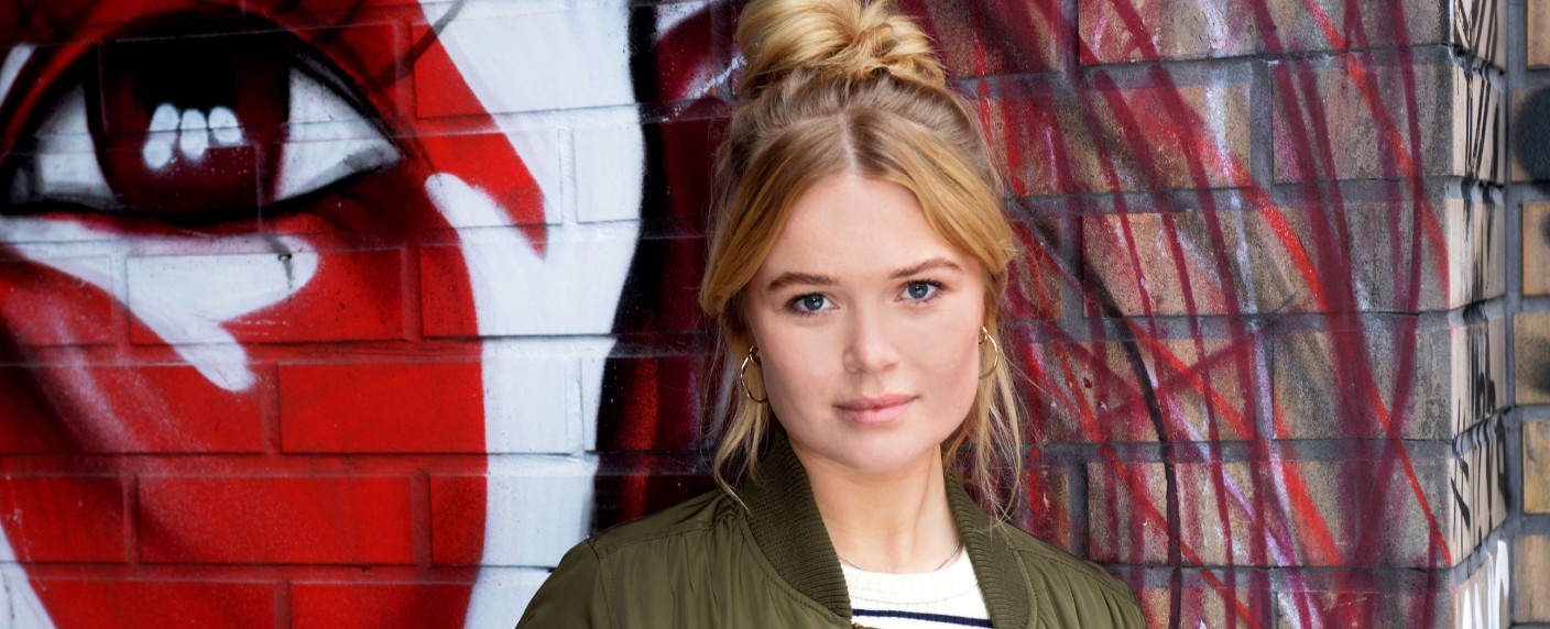 „GZSZ“: Pauls Affäre Gina wirbelt Beziehungsdrama mit Emily neu auf – Isabel Hinz wird neue Hauptdarstellerin – Bild: RTL/​Rolf Baumgartner