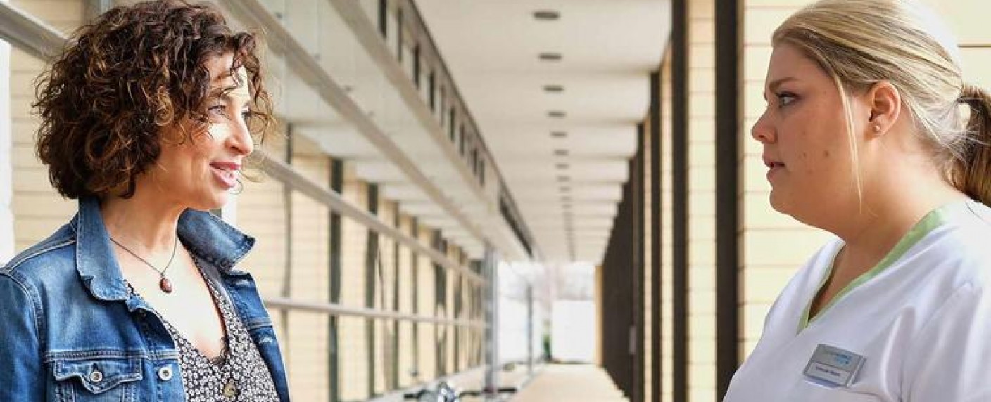 „In aller Freundschaft“: Deshalb stieg Isabel Varell aus – Schauspielerin verabschiedete sich aus ARD-Krankenhausserie – Bild: MDR/​Saxonia Media/​Sebastian Kiss