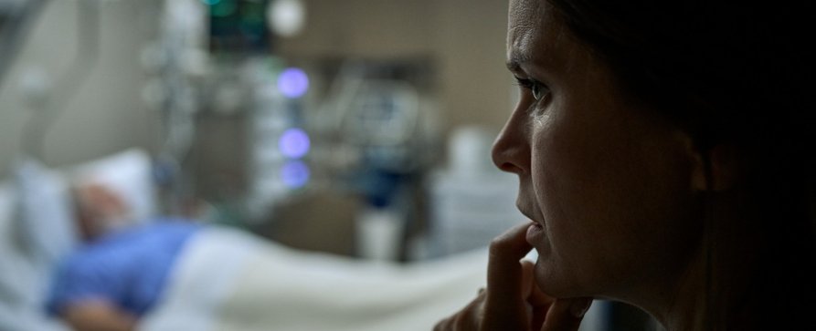 „Elixir – The Pain Killers“: Achtung, bittere Pille! – Review – Thriller-Serie um Machenschaften im Pharmabusiness fehlen Nervenkitzel und guter Rhythmus – Bild: ZDF/​Mark de Blok