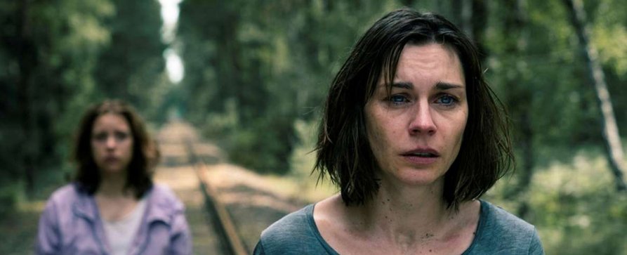 Christiane Paul mit Hauptrolle in US-Serie „FBI: International“ – Deutsche Darstellerin und Carter Redwood komplettieren Cast – Bild: Sky