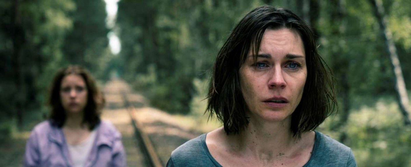 Christiane Paul mit Hauptrolle in US-Serie „FBI: International“ – Deutsche Darstellerin und Carter Redwood komplettieren Cast – Bild: Sky