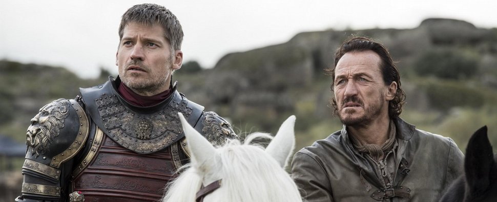 Jaime (Nikolaj Coster-Waldau) und Bronn (Jerome Flynn) steht eine heiße Schlacht bevor … – Bild: HBO