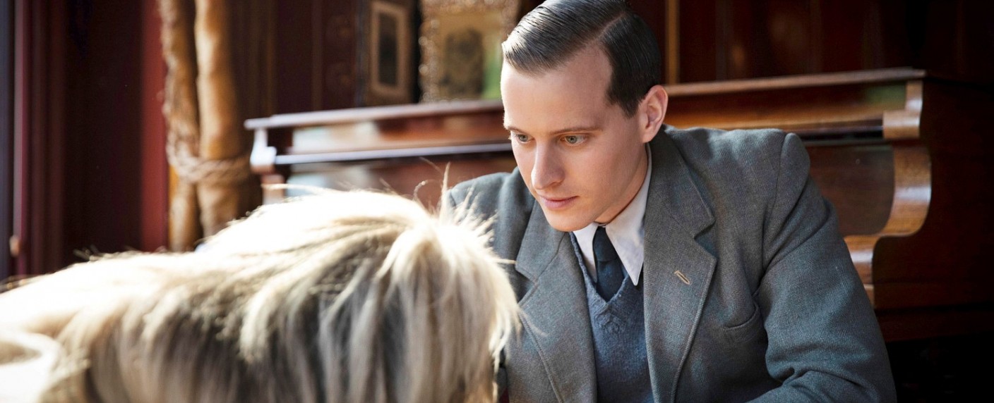 „Der Doktor und das liebe Vieh“: Neuauflage überzeugt als charmante Serie mit viel Herz – Review – Ein neuer James Herriot unterhält, versetzt aber keine Berge – Bild: Playground Television Ltd & all3media international