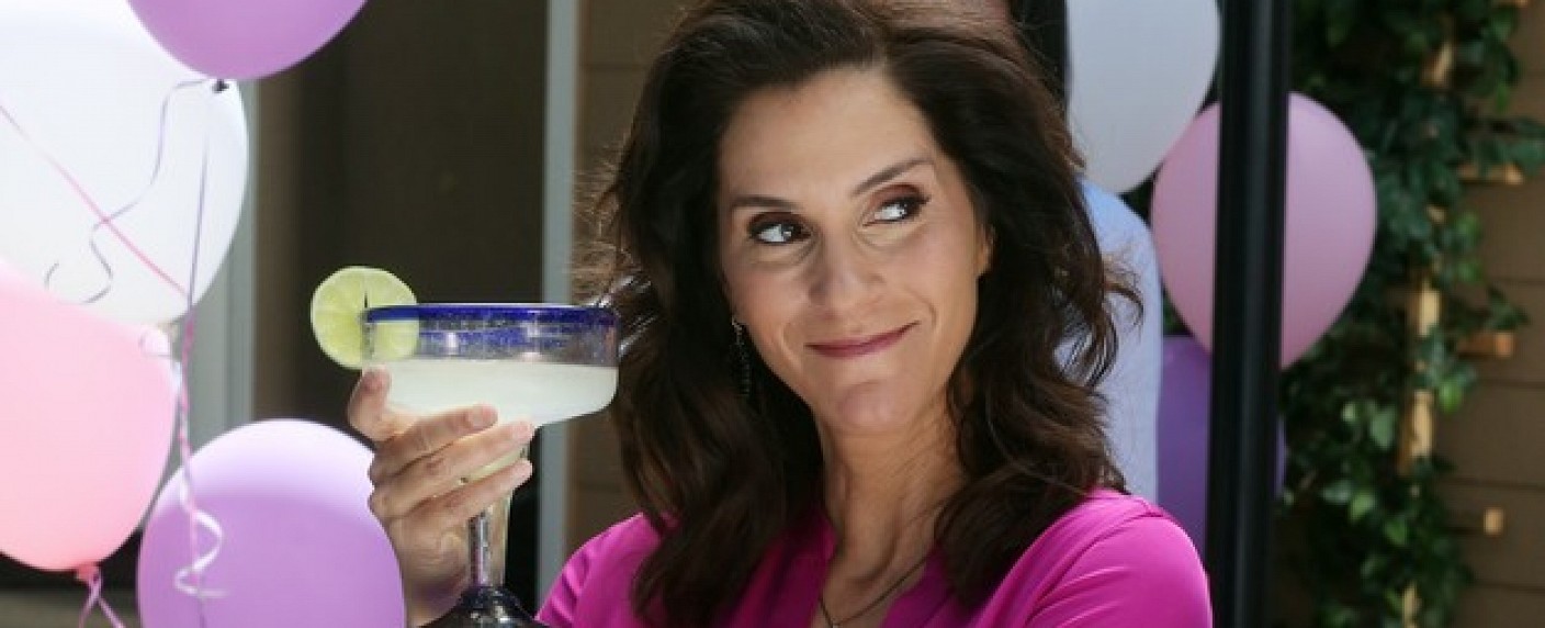 Jami Gertz mit weiblicher Hauptrolle in Basketball-Comedy – „The Neighbors“-Reunion bei ABC – Bild: ABC
