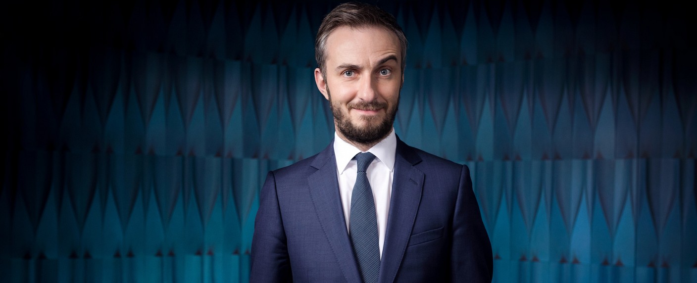 „Neo Magazin Royale“ endet in diesem Jahr: Böhmermann wechselt ins Hauptprogramm – Rückkehr im Herbst 2020 mit neuem Konzept – Bild: ZDF/​Ben Knabe