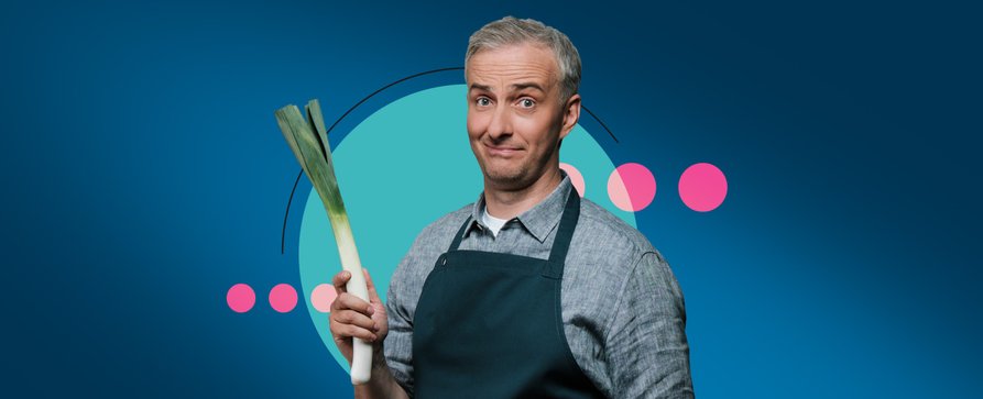 „Böhmi brutzelt“: An diesem Tag kehrt Jan Böhmermann mit seiner Kochshow zurück – Neue Staffel ist so umfangreich wie nie zuvor – Bild: ZDF/Lennart Speer/Anna-Maria Flöck „Böhmi brutzelt“: An diesem Tag kehrt Jan Böhmermann mit seiner Kochshow zurück – Neue Staffel ist so umfangreich wie nie zuvor – Bild: ZDF/Lennart Speer/Anna-Maria Flöck