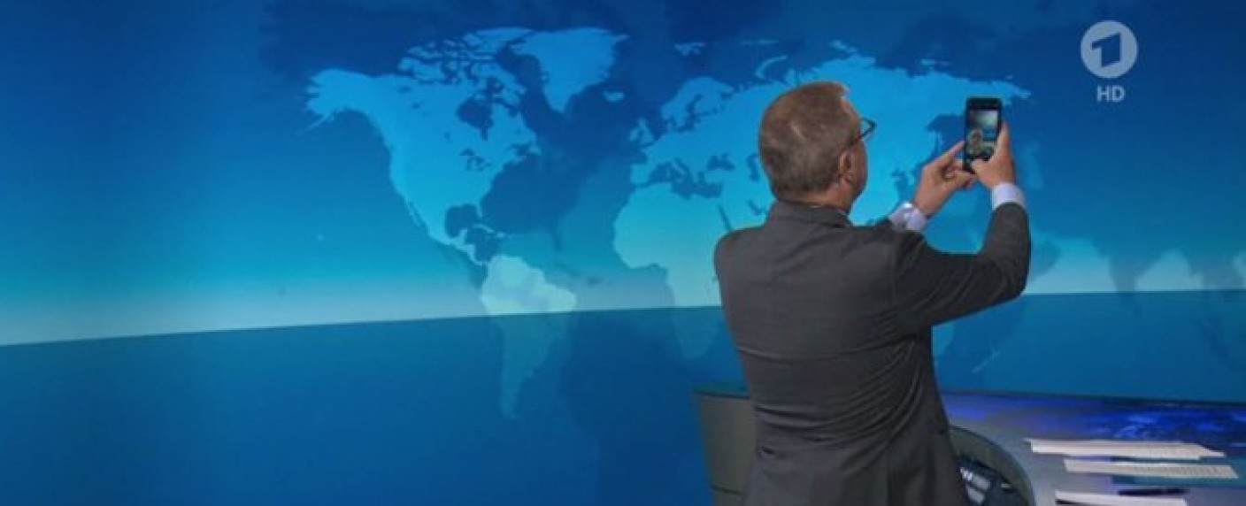 Selfie in der „Tagesschau“: Was war da denn los? – Jan Hofer drehte Clip für Instagram – Bild: ARD/​Screenshot
