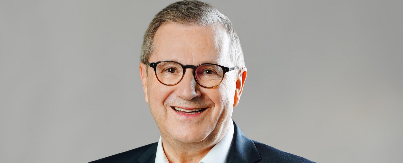 Von wegen Ruhestand: Jan Hofer (Ex-Mr. „Tagesschau“) wird Nachrichtensprecher bei RTL – Neue Newssendung fürs Hauptabendprogramm angekündigt – Bild: TVNOW/​Stefan Gregorowius