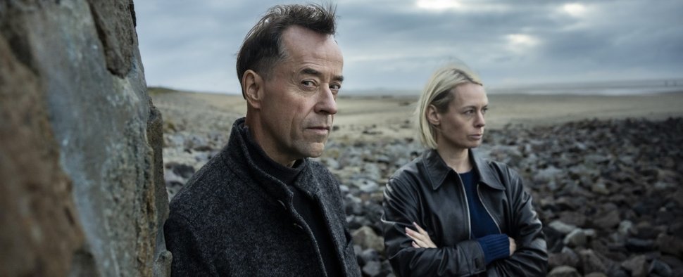 Jan Josef Liefers und Alexandra Alegren sind im neuen ZDF-Krimi „Grenzgänger“ – Bild: ZDF/Georges Pauly