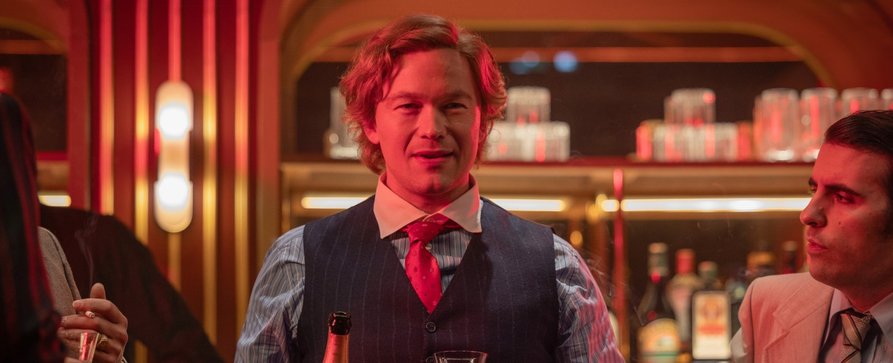 „Stenbeck“: Neue schwedisch-deutsche ZDF-Dramaserie über schillernden Medienmogul – Bald startendes Biopic taucht in Leben eines unternehmerischen Tausendsassas ein – Bild: ZDF/​Niklas Maupoix