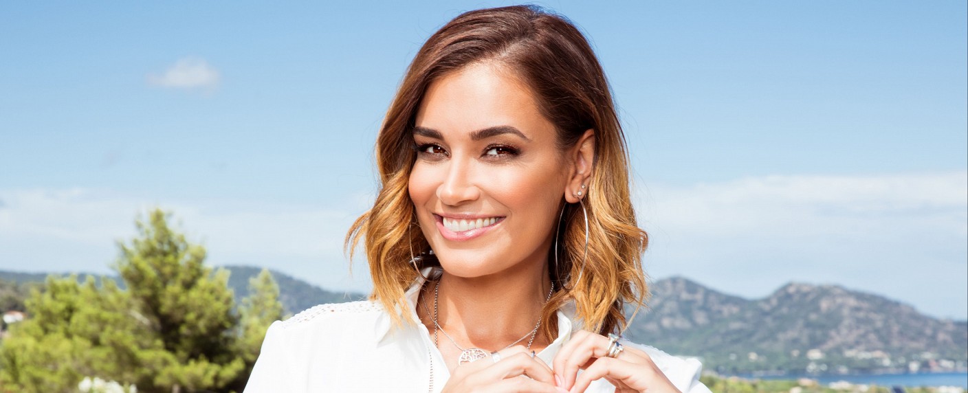 Jana Ina Zarrella über „Love Island“: „Die Zuschauer haben viel in der Hand, wir können wenig planen.“ – Über Anfänge bei „GIGA“, „Das Model und der Freak“ und „Curvy Supermodel“ – Bild: RTL II