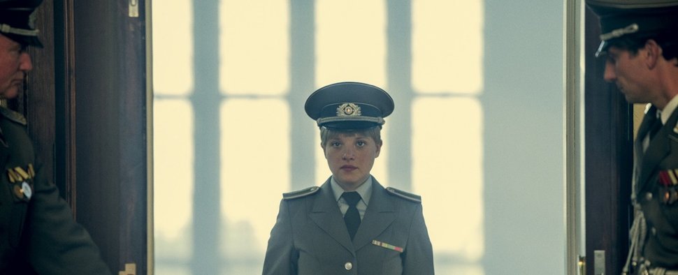 Jella Haase als Stasi-Killerin Kleo – Bild: Netflix