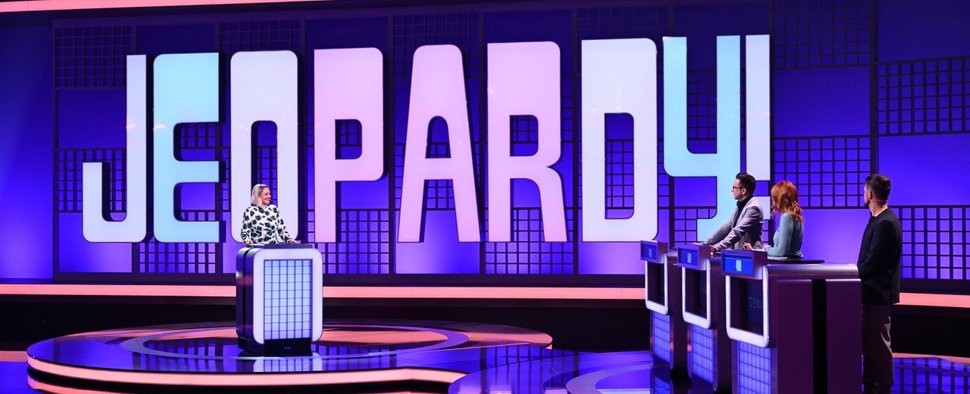 „Jeopardy!“ mit Ruth Moschner (l.) – Bild: Sat.1/Willi Weber