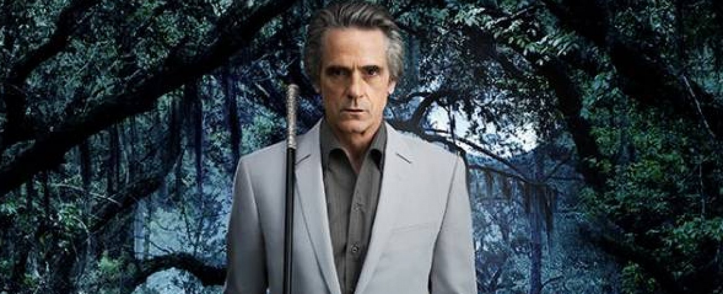 „Watchmen“: Jeremy Irons für Damon Lindelofs HBO-Pilot besetzt – Regina King („Southland“) und Don Johnson („Miami Vice“) ebenfalls mit von der Partie – Bild: Warner Bros. Pictures