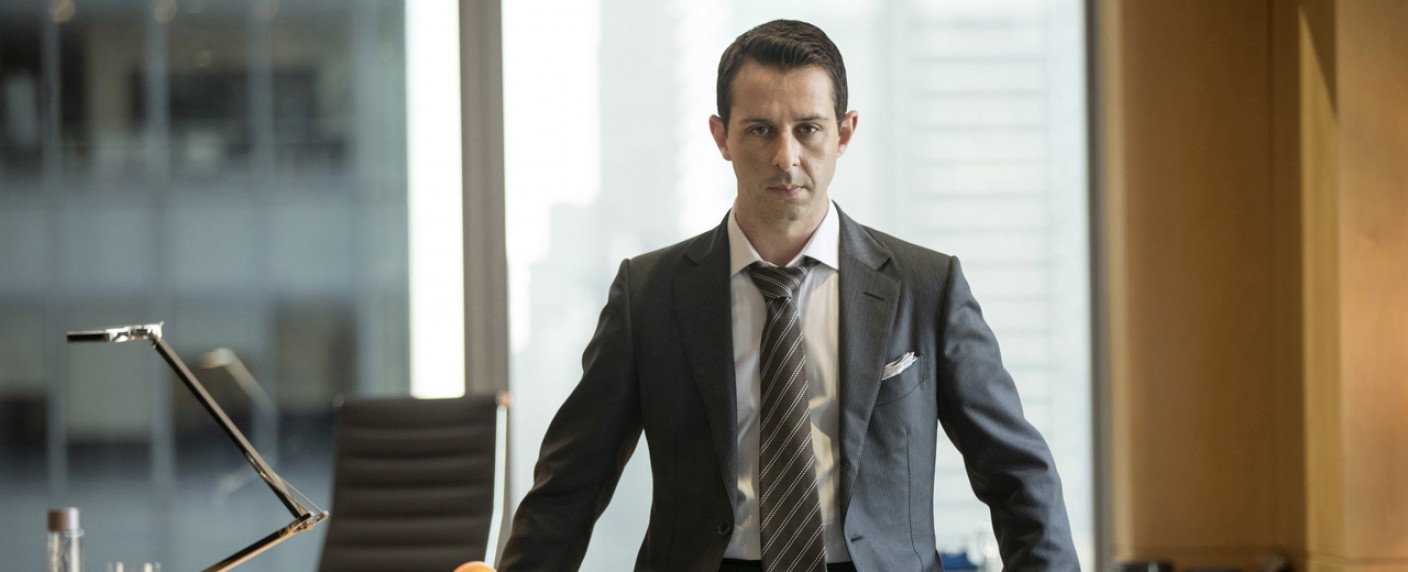 Jeremy Strong („Succession“) übernimmt die Hauptrolle im neuen Drama „9/​12“ – Paramount+ erteilt der Miniserie von „Borgen“-Autor grünes Licht – Bild: HBO