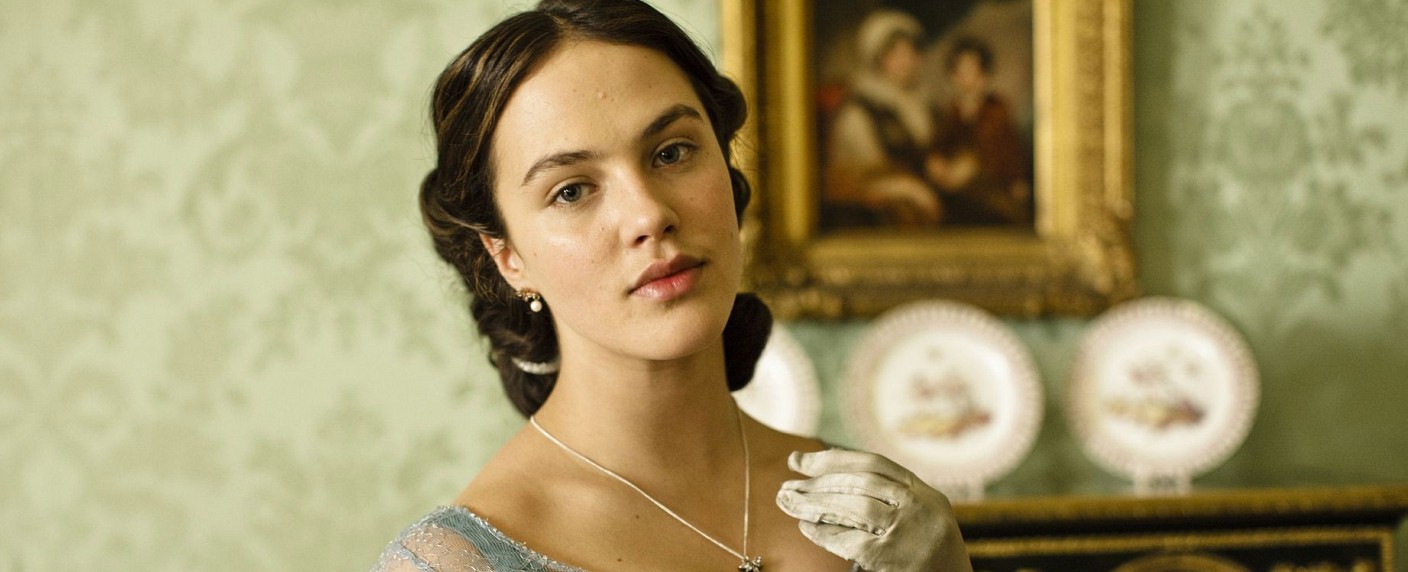 „Flatshare“: Jessica Brown Findlay („Downton Abbey“) und Anthony Welsh („Black Mirror“) teilen sich das Bett – Paramount+ bestellt britische Miniserie von „The Girl Before“-Produzenten – Bild: ITV