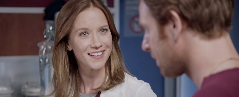 Jessy Schram als Dr. Hannah Asher in „Chicago Med“ – Bild: NBC
