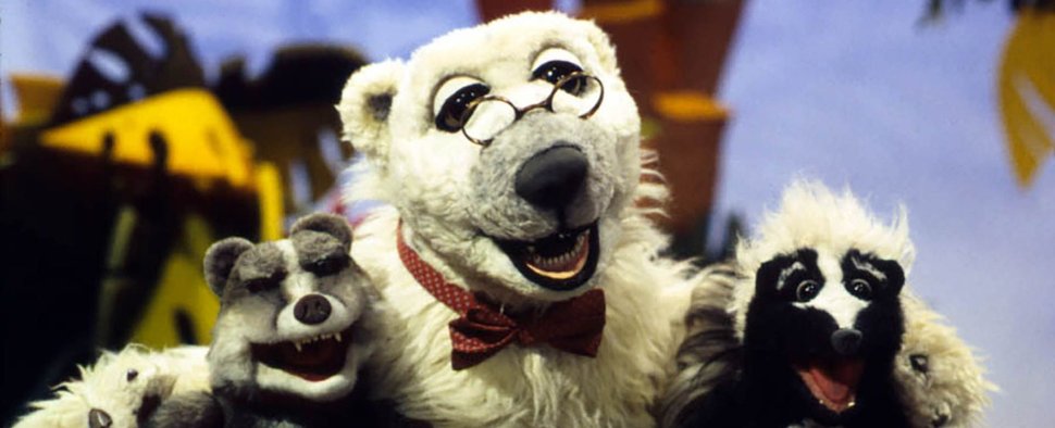 „Jim Hensons Animal Show“: Eisbär Jake (M.), Stinktier Stinky (r.) und als Gast Dachs Humphrey (l.) – Bild: Jim Henson Productions, Inc., MCMXCIV