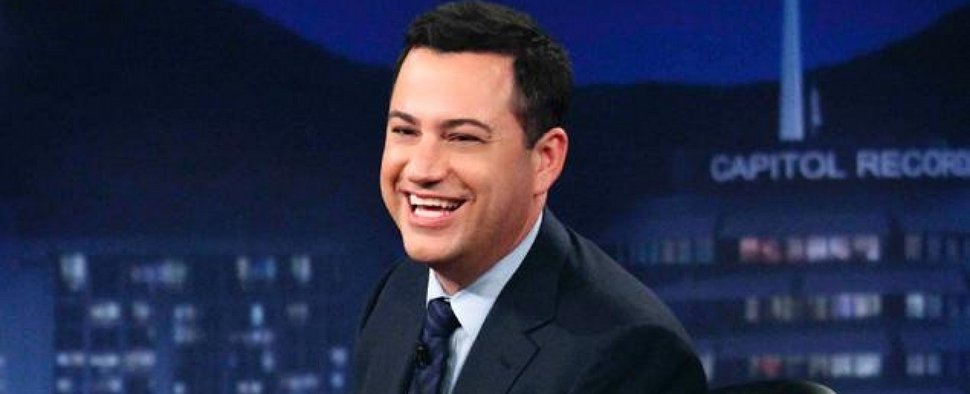 Jimmy Kimmel moderiert die dritte Ausgabe der Benefizveranstaltung. – Bild: ABC