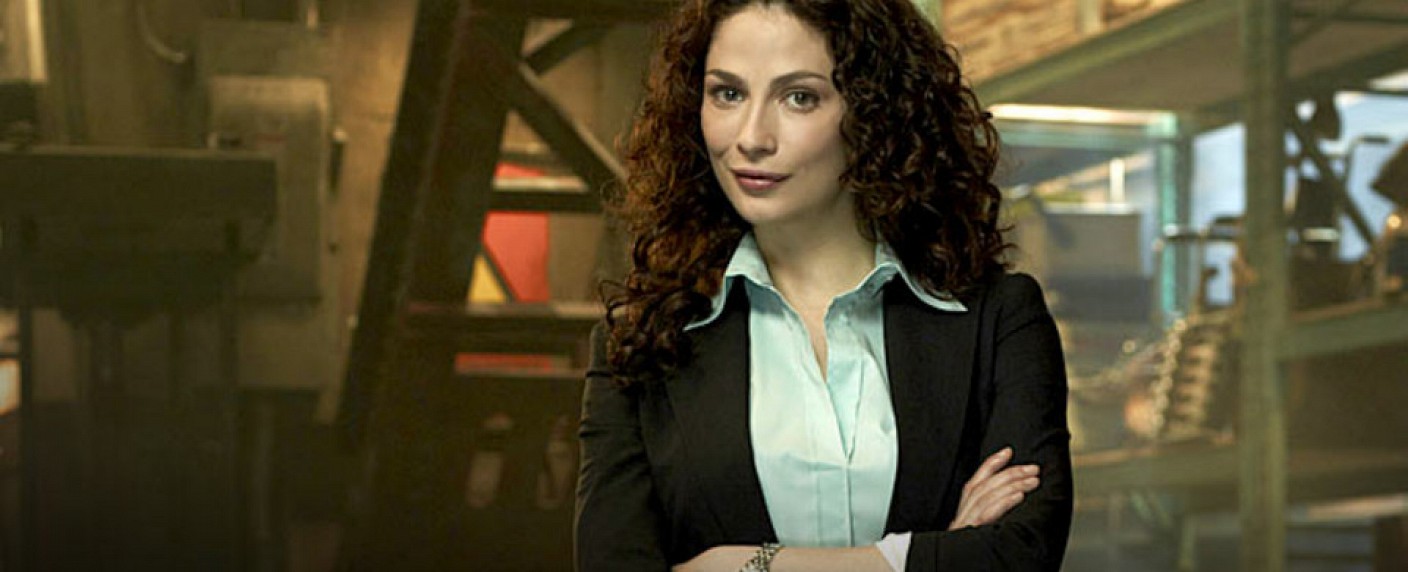 „Zoo“: Joanne Kelly („Warehouse 13“) erhält Rolle in zweiter Staffel – Schauspielerin mimt stellvertretende Verteidigungsministerin – Bild: Syfy