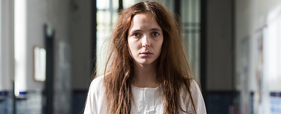 Jodie Comer als frisch freigekommenes Entführungsopfer Ivy in „Thirteen“ – Bild: Sophie Mutevelian/BBC